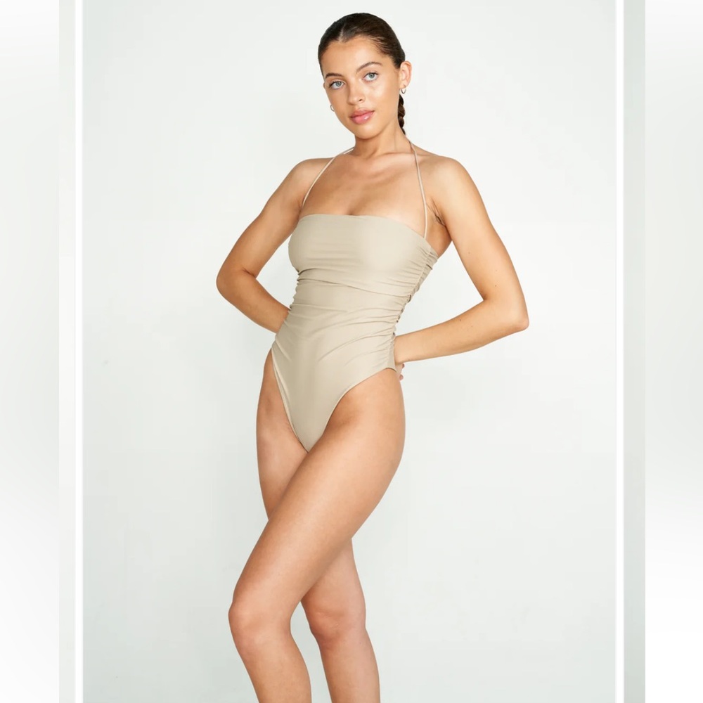 Nyud Palma One Piece - Sand